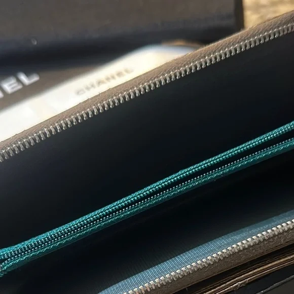 Chanel Gold metallic diamond quilted Lambskin Wallet - Picture 4 of 6